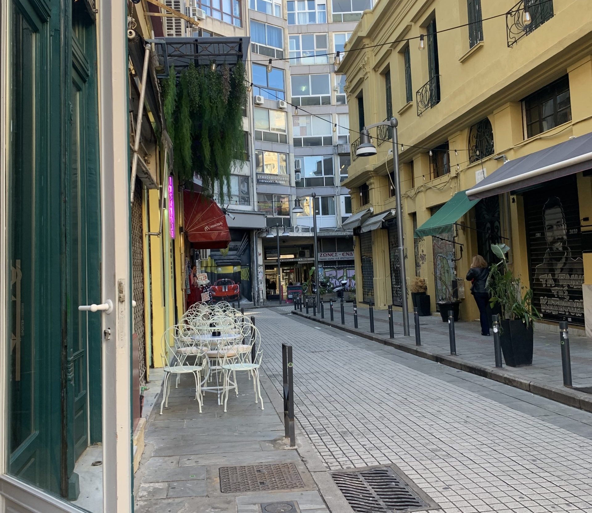 Streets of SKG: Η Βαλαωρίτου και η Συγγρού εναρμονίζονται με τις αλλαγές – Το πιο in διαχρονικά σταυροδρόμι του κέντρου