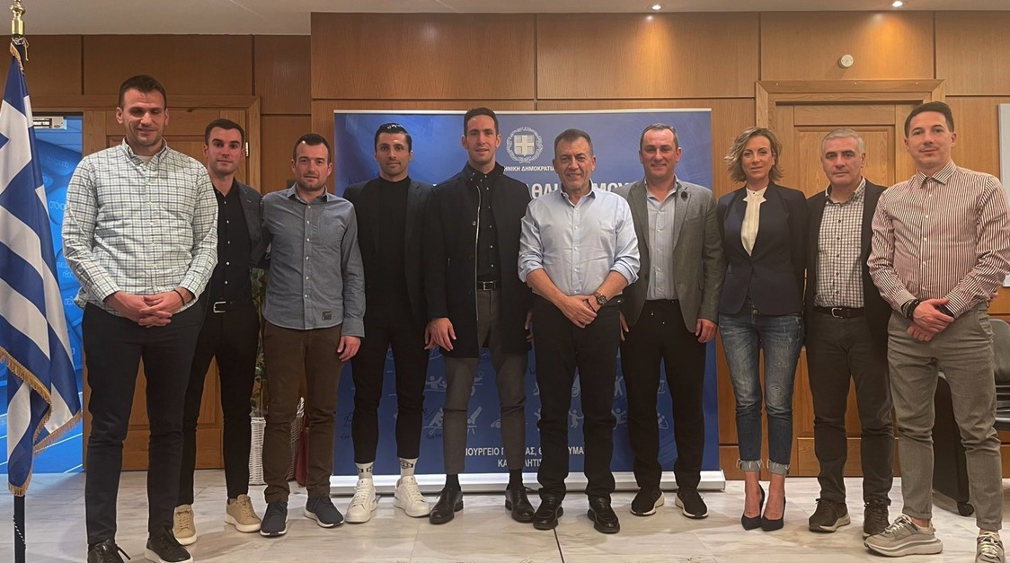 Συνάντηση Γ. Βρούτση με διεθνείς διαιτητές – Κάμερες υψηλής ευκρίνειας και στους διαδρόμους των αποδυτηρίων στα γήπεδα