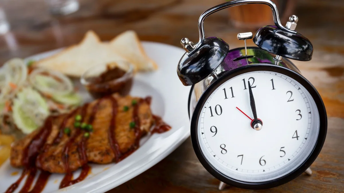 Καρδιαγγειακή υγεία: Η καλύτερη ώρα να τρώτε πρωινό και βραδινό
