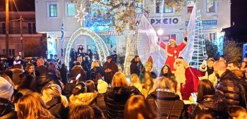 Θεσσαλονίκη: Με δρώμενα για τα παιδιά η φωταγωγήθηκε το χριστουγεννιάτικο δέντρο στον Πεντάλοφο Ωραιοκάστρου (ΦΩΤΟ)