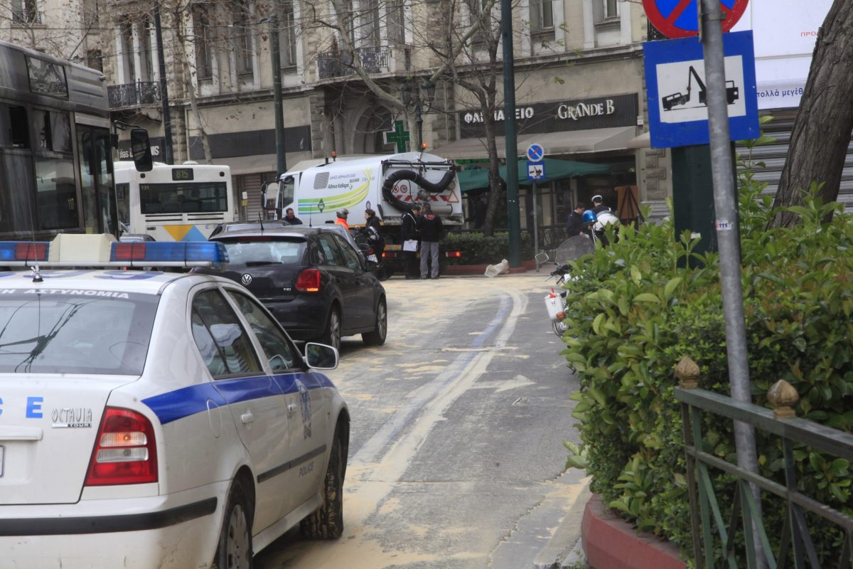 Θεσσαλονίκη: Φορτηγό «έχασε» λάδια και προκάλεσε…ατυχήματα