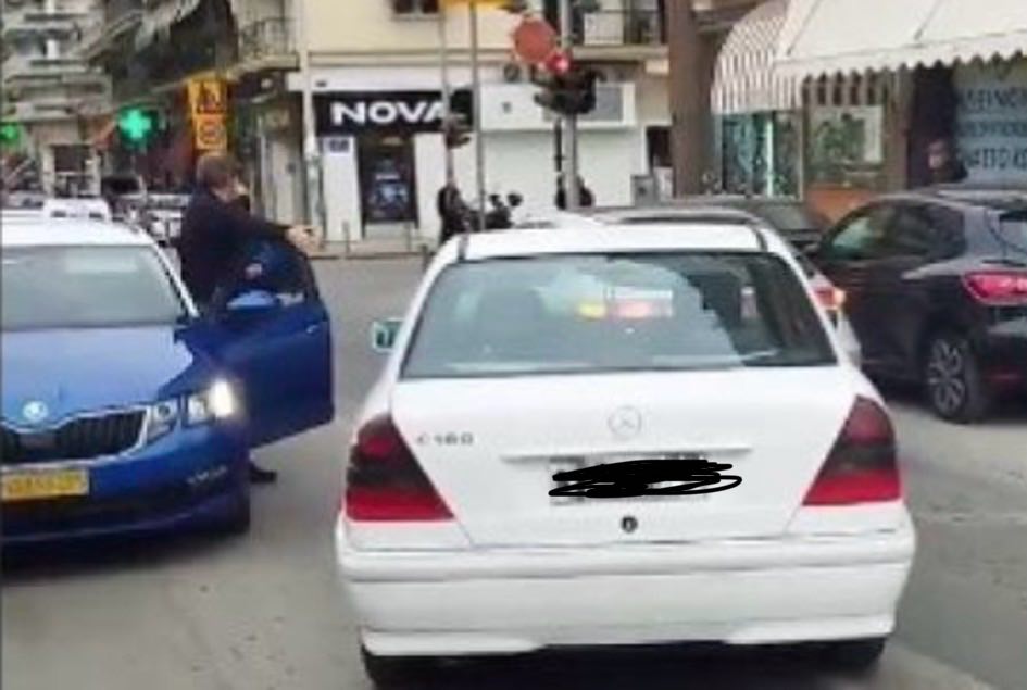 Θεσσαλονίκη: Παράτησε το ΙΧ στη μέση της Μαρτίου (Video)