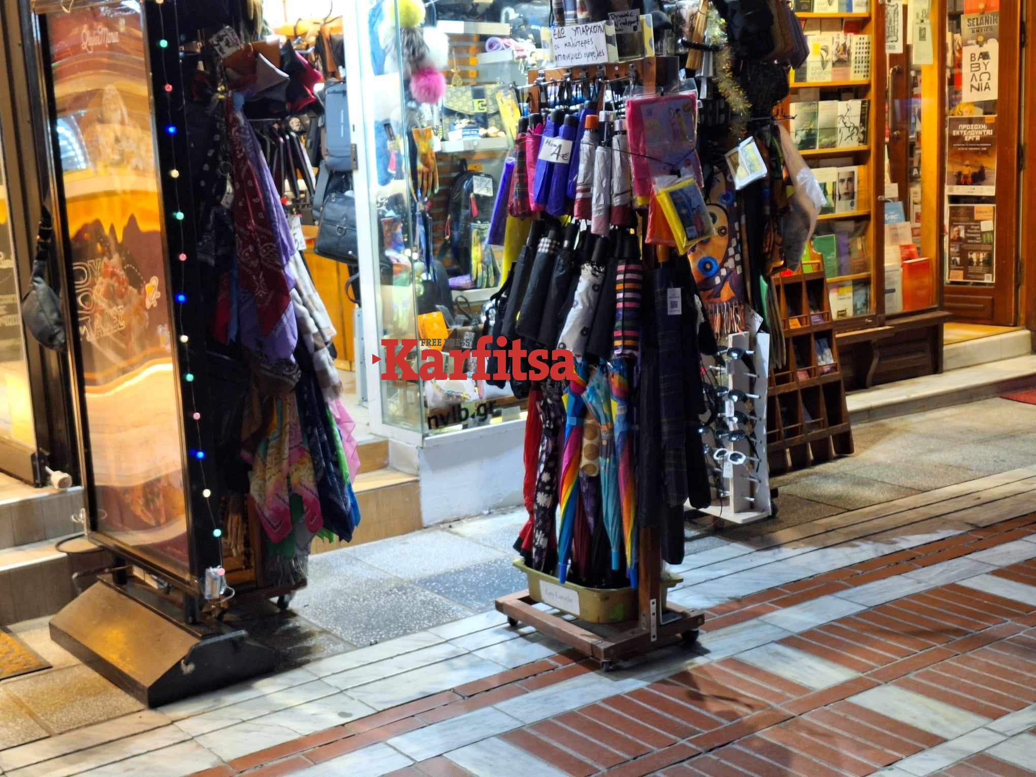 Θεσσαλονίκη: Εμπορεύματα και μηχανές πάνω σε οδηγούς τυφλών - Χρόνιο πρόβλημα με πολλούς υπευθύνους (ΦΩΤΟ)