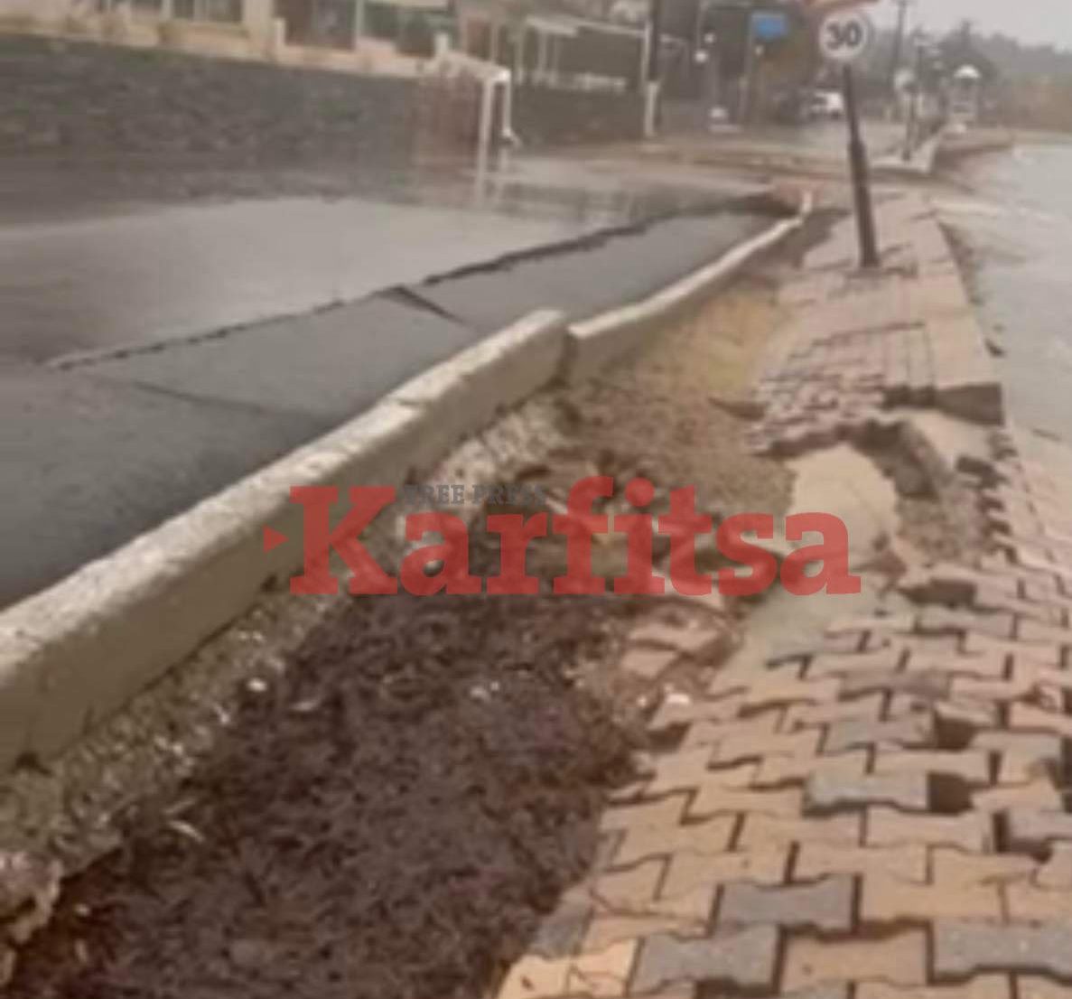 Κακοκαιρία στη Χαλκιδική: «Έπεσε» το οδόστρωμα στο Ν. Μαρμαρά (ΦΩΤΟ+Video)