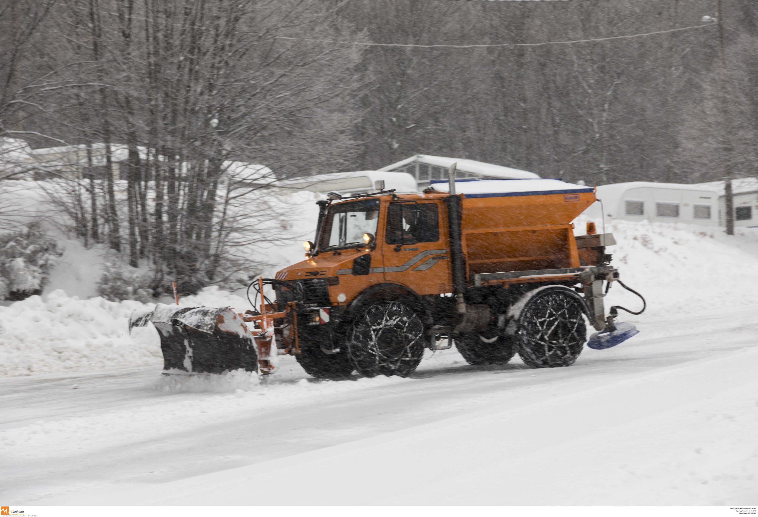 Τόνοι αλατιού και εκχιονιστικά σε θέση «μάχης» – Σε ετοιμότητα οι δήμοι της Θεσσαλονίκης και η ΠΚΜ για ακραία καιρικά φαινόμενα