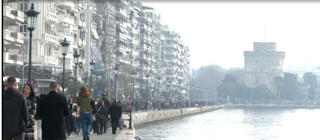 Ποδαρικό για τη νέα χρονιά με βόλτα στην ηλιόλουστη Θεσσαλονίκη (Video)