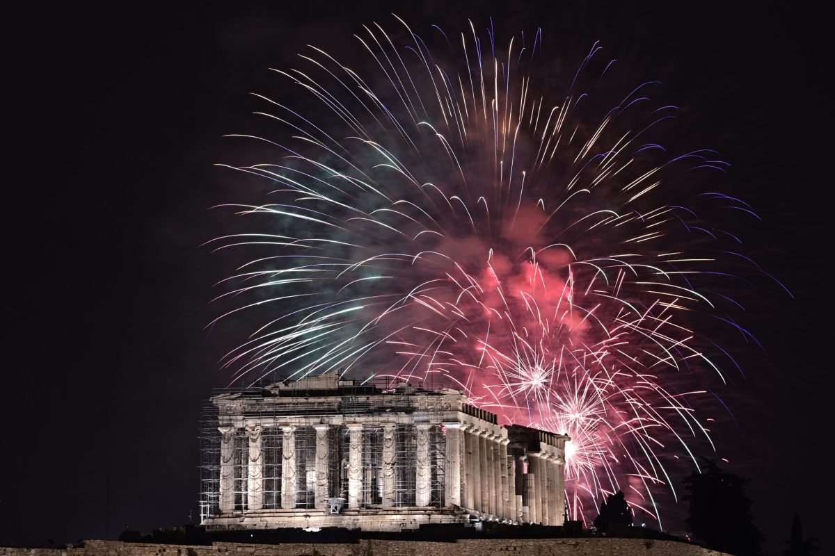 Φαντασμαγορική η υποδοχή του 2024 στην Αθήνα (Video)