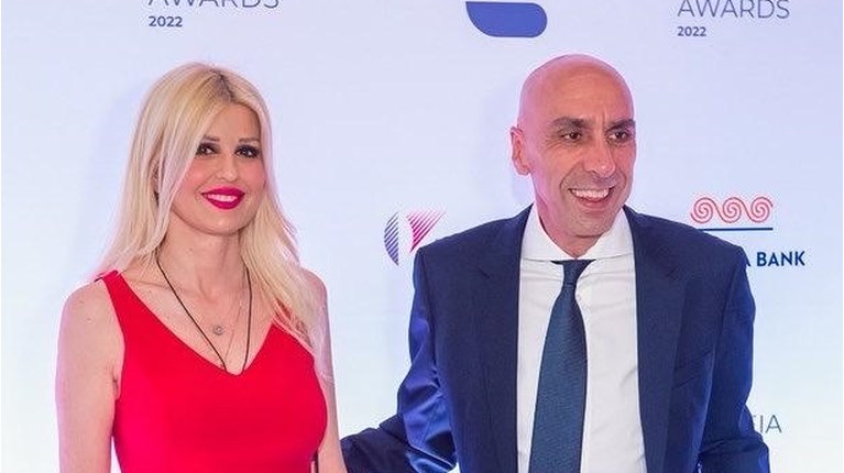 Παντρεύτηκαν Έλενα Ράπτη και Γιάννης Μπρατάκος