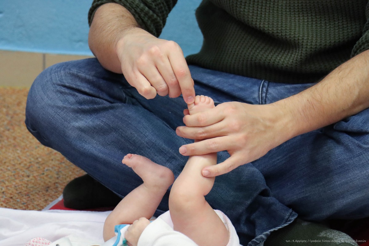 Θεσσαλονίκη: Δωρεάν σεμινάρια βρεφικού μασάζ στον Δήμο Νεάπολης-Συκεών (ΦΩΤΟ)
