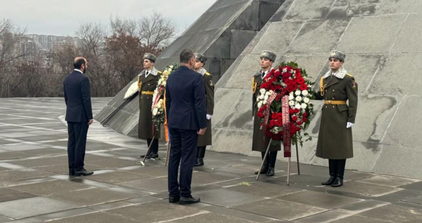 Γ. Γεραπετρίτης: Κατέθεσε στεφάνι στο μνημείο Γενοκτονίας των Αρμενίων στο Ερεβάν