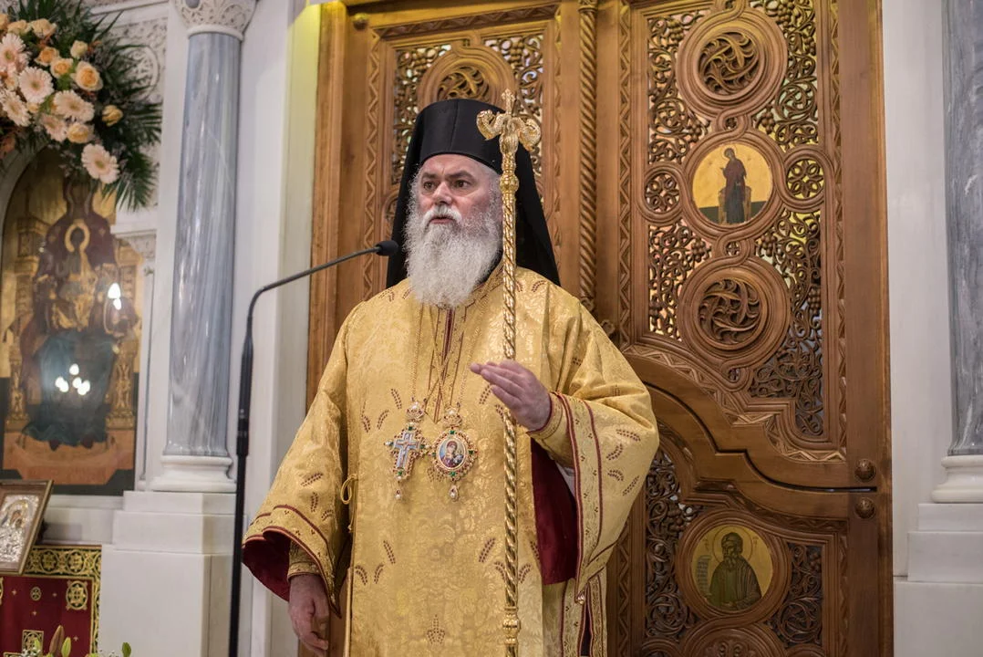 Μητροπολίτης Καλαβρύτων: Καταστροφικό αν επιτραπούν οι υιοθεσίες από ομόφυλα ζευγάρια