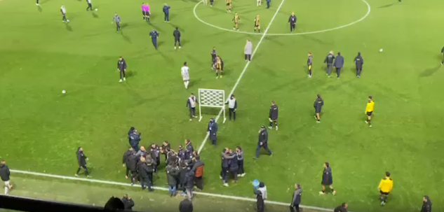 Άρης-ΠΑΟΚ: Μίνι ένταση στο φινάλε του αγώνα στο «Κλ. Βικελίδης» μεταξύ των δύο πάγκων (Video)