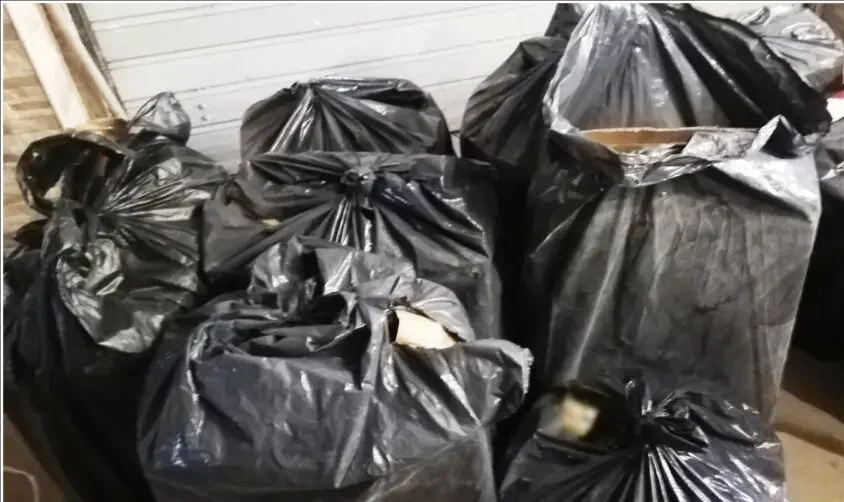 Θεσσαλονίκη: Έκρυβαν στο Καπάνι πάνω από 5.000 λαθραία τσιγάρα (ΦΩΤΟ)