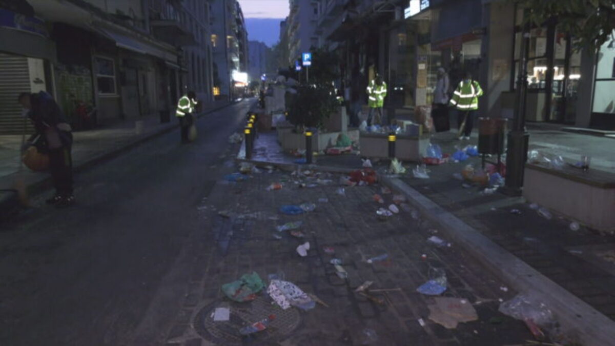 Θεσσαλονίκη: Απέραντος σκουπιδότοπος το κέντρο μετά την Πρωτοχρονιά (Video)