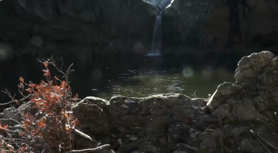 Το ορεινό χωριό της Χαλκιδικής με τα λιγοστά σπίτια και τους φιλόξενους κατοίκους (Video)