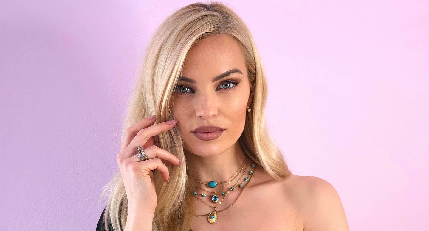 Τζούλια Νόβα: «Έκανε την ανάγκη του στην απέναντι πολυκατοικία»  (Video)