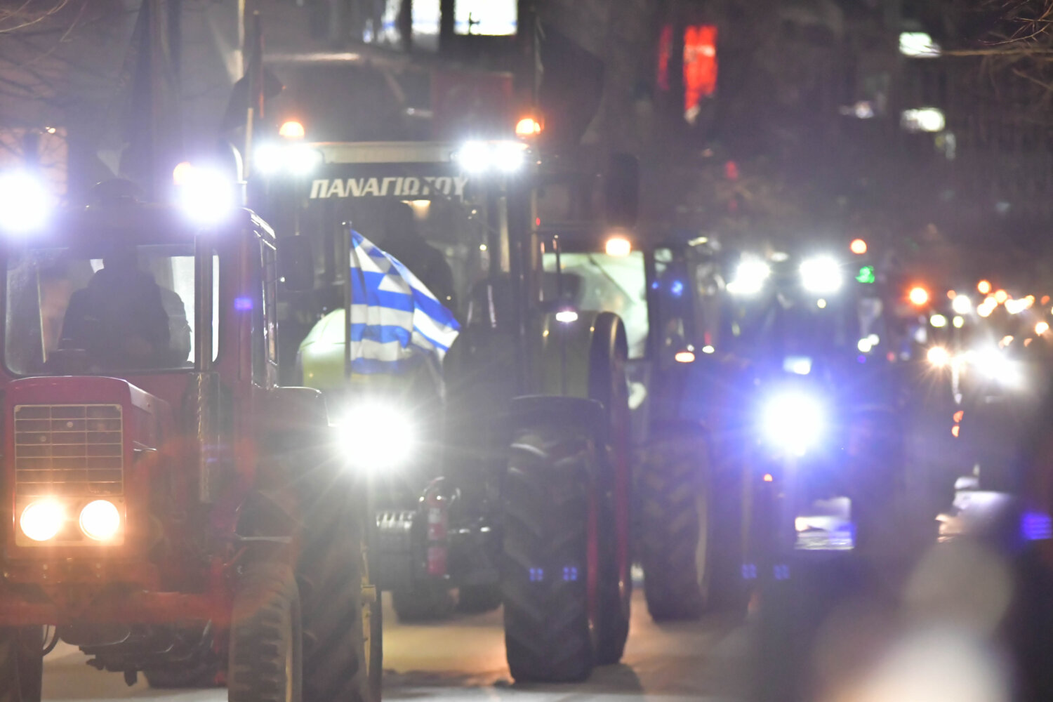 Λάρισα: Στην Κεντρική Πλατεία τα τρακτέρ (Video)