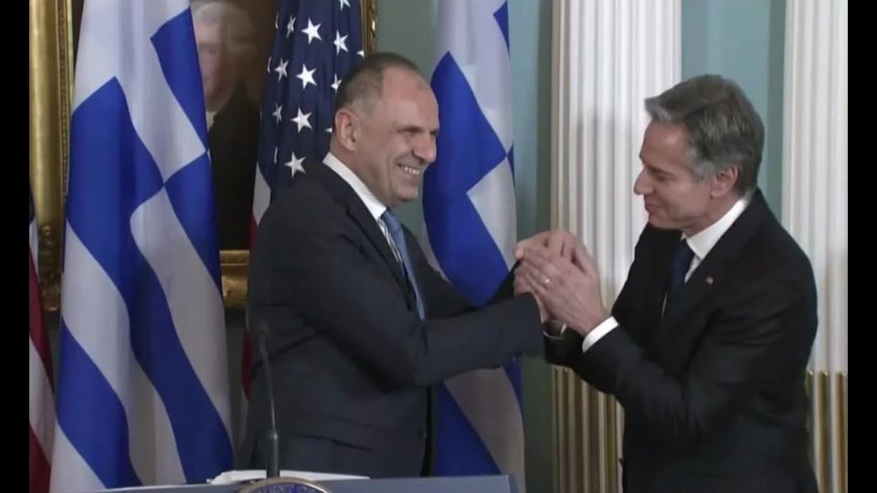 Συνεργασία Ελλάδας-NASA: Ο Γ. Γεραπετρίτης υπέγραψε την συμμετοχή στο «Αρτεμις» για την εξερεύνηση του διαστήματος