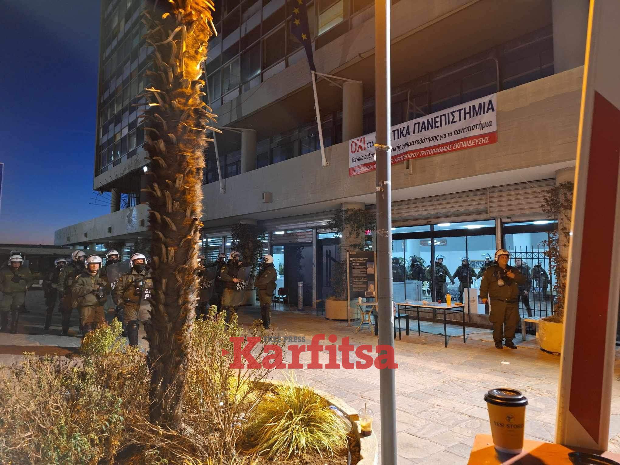 Θεσσαλονίκη: Εκκένωση της κατάληψη στο ΑΠΘ μετά από παρέμβαση αστυνομικών δυνάμεων των ΜΑΤ (ΦΩΤΟ+Video)