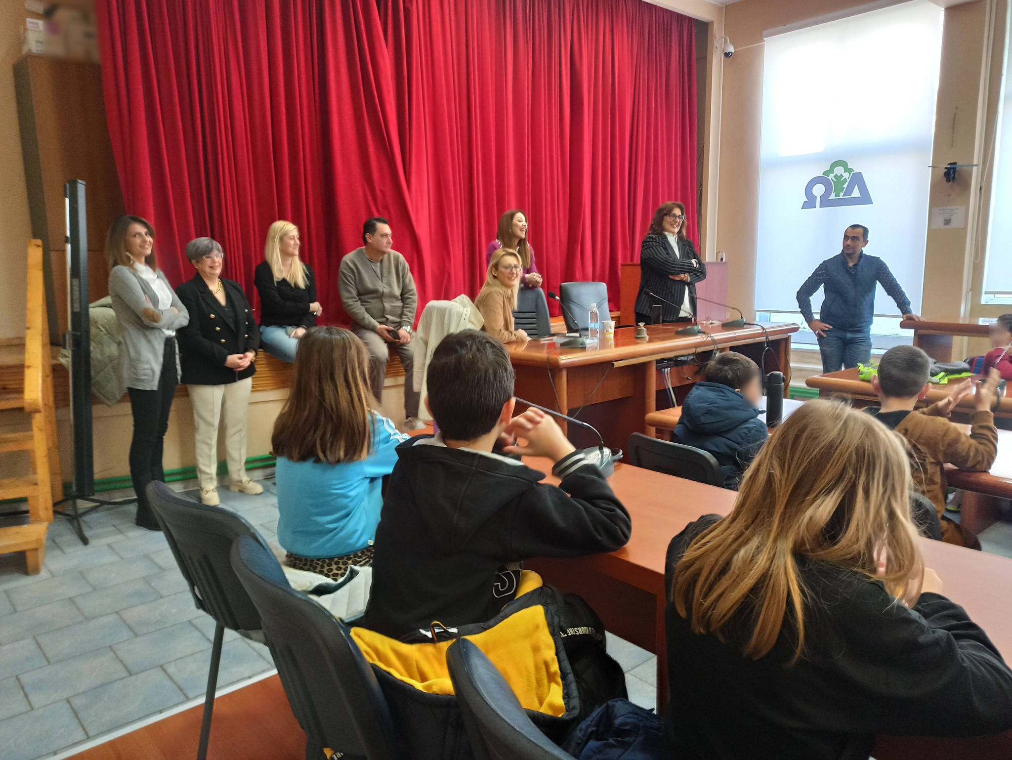 Θεσσαλονίκη: Μαθητές κάθισαν στα έδρανα του Δημοτικού Συμβουλίου Ωραιοκάστρου
