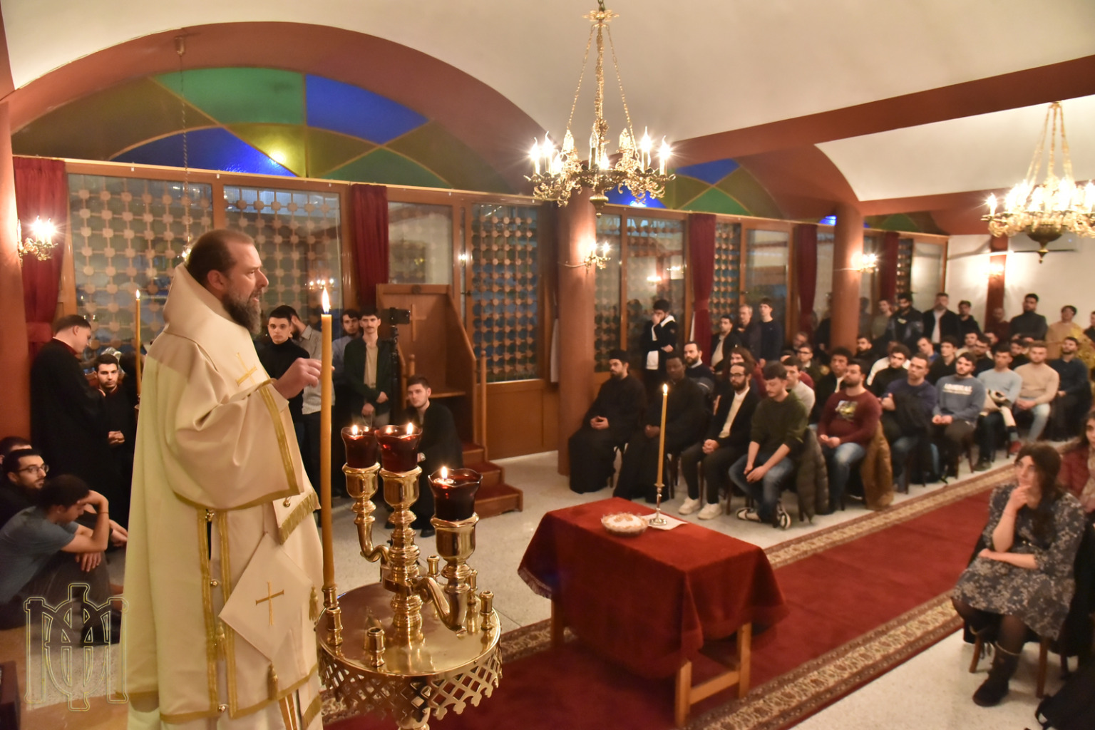 Θεσσαλονίκη: Αγρυπνία του Μητροπολίτη Φιλόθεου στις εστίες του ΑΠΘ για τα θύματα της τραγωδίας των Τεμπών