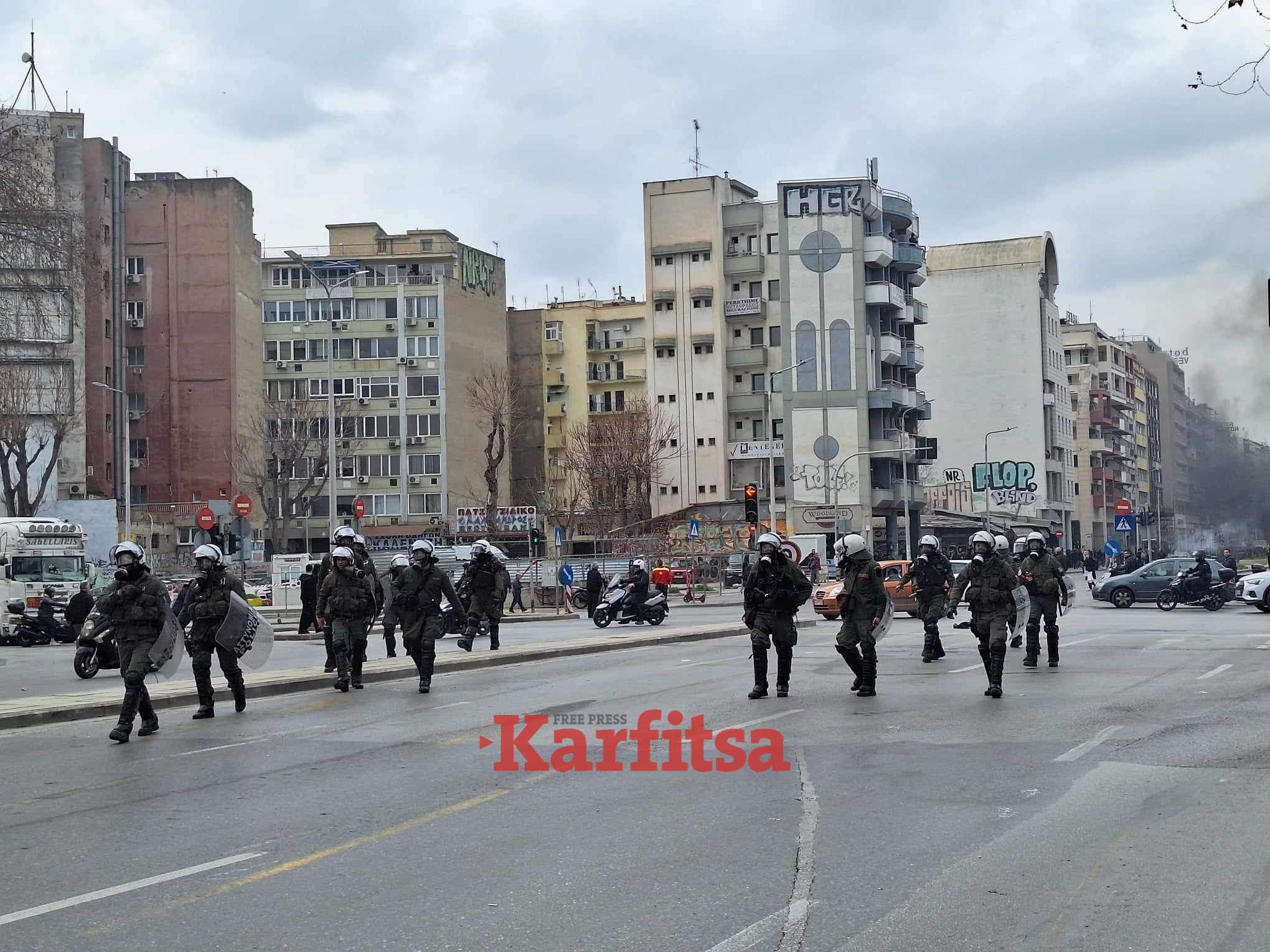 Θεσσαλονίκη: Καταγγελία για επίθεση της ΕΛΑΣ σε διαδηλώτρια για τα Τέμπη – Μεταφέρθηκε με μεγάλο τραύμα στο νοσοκομείο (ΦΩΤΟ+Video)