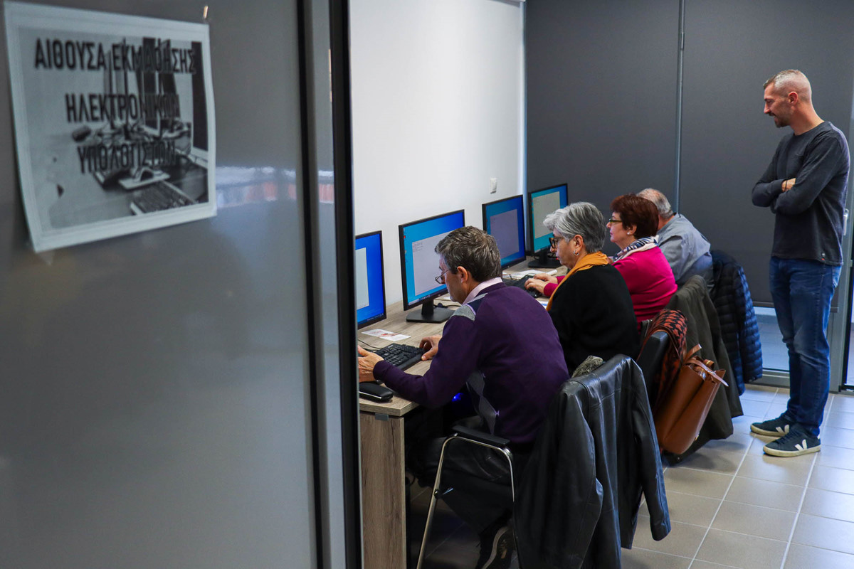 Θεσσαλονίκη: Άρχισαν τα σεμινάρια χρήσης Η/Υ για τα μέλη των ΚΑΠΗ του Δήμου Νεάπολης-Συκεών