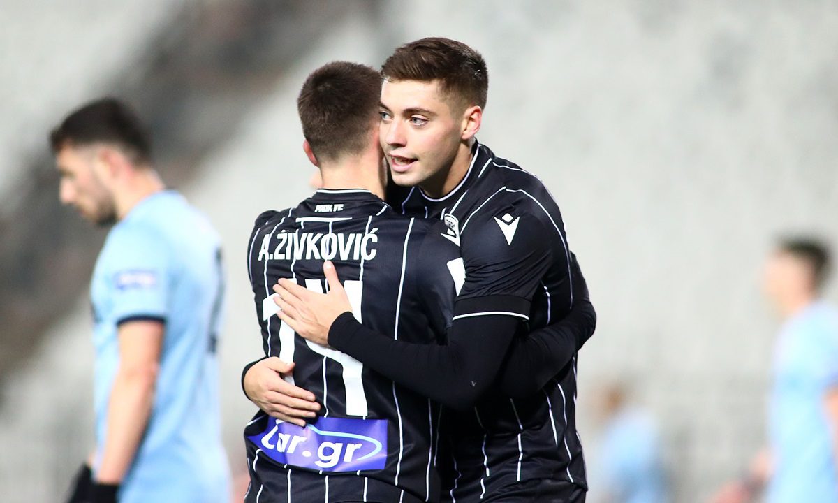 Στέφανος Τζίμας: Ο μικρός «μάγος» που πετάει «φωτιές» και γράφει ιστορία!