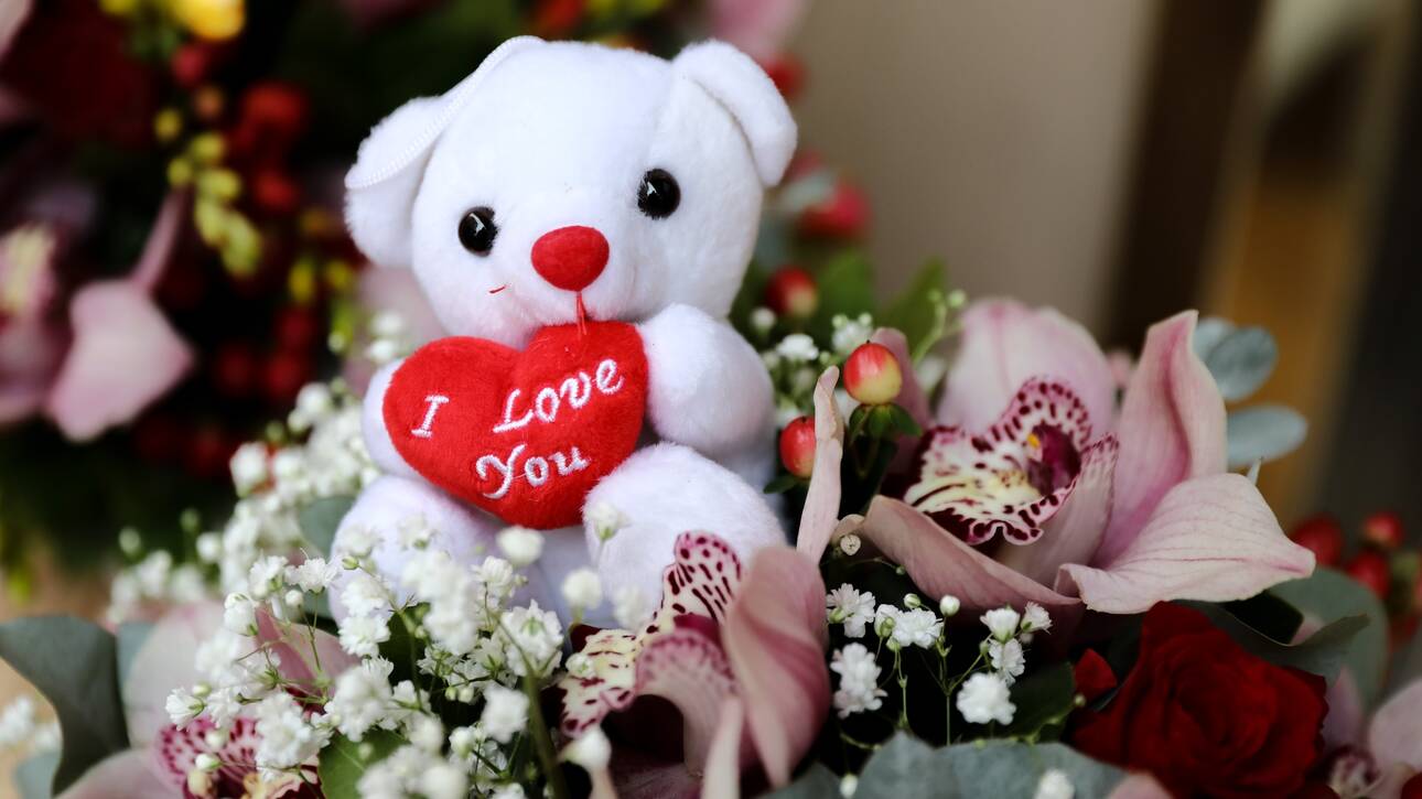 Άγιος Βαλεντίνος: Οι μύθοι, οι θρύλοι και οι εορτασμοί σε όλο τον κόσμο