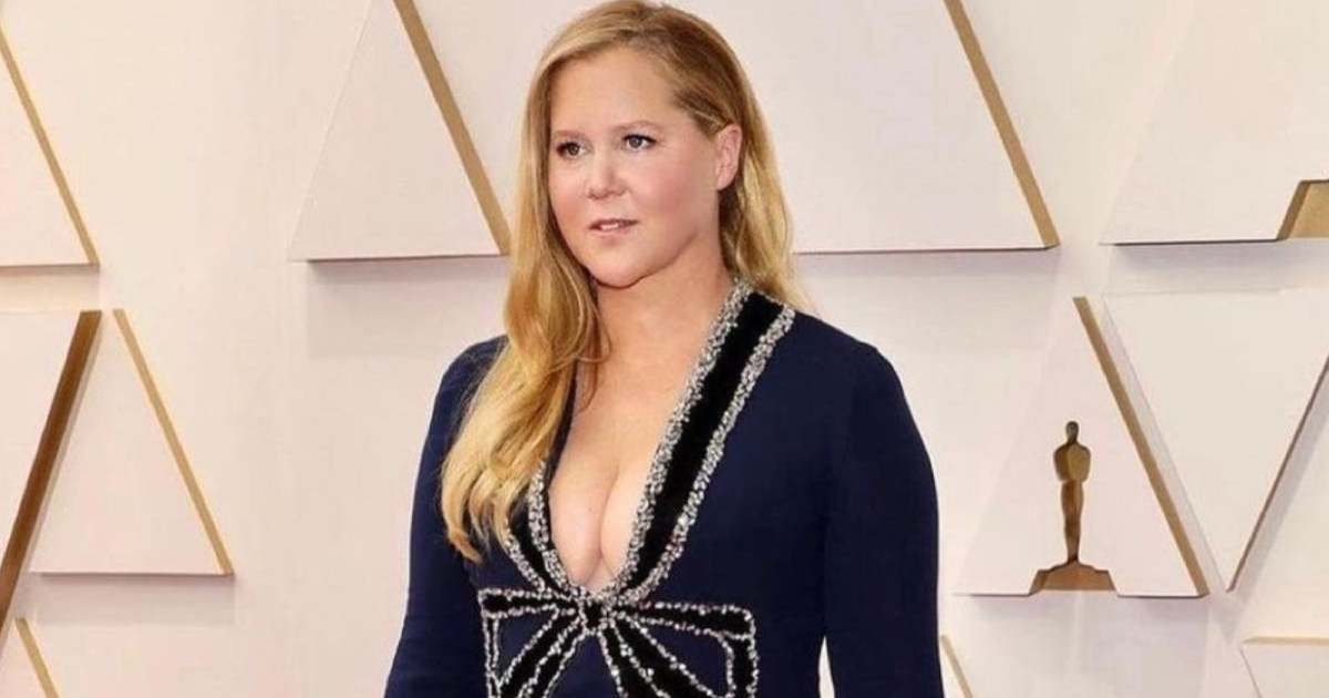 Η Έιμι Σούμερ απαντά στα σχόλια για το «πρησμένο πρόσωπό της»