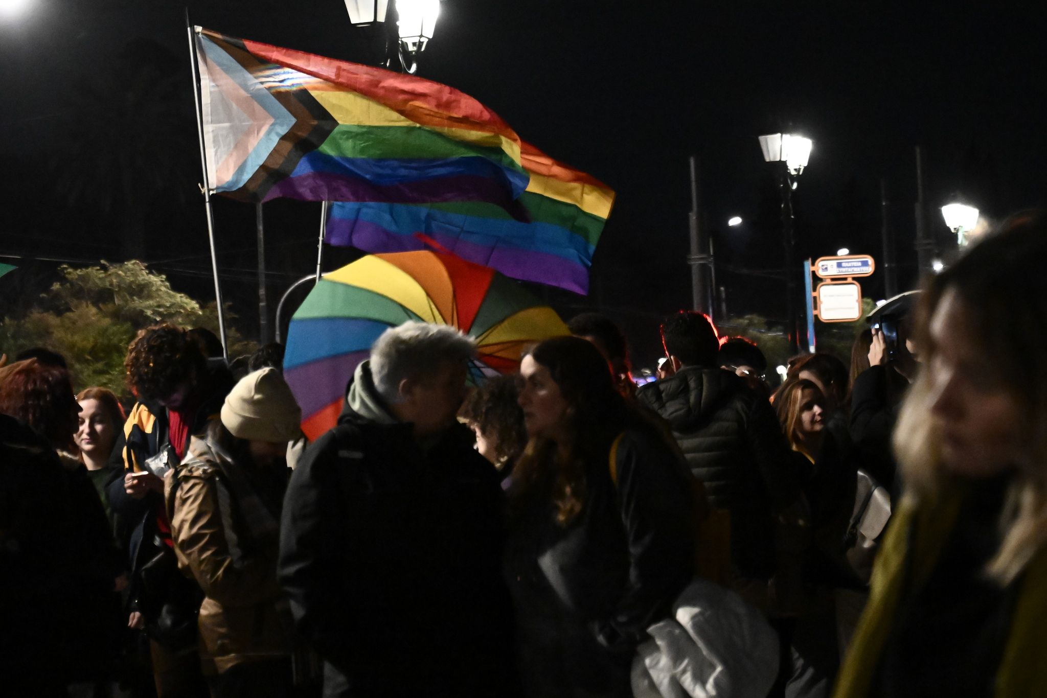 New York Times: Η Ελλάδα γίνεται η πρώτη ορθόδοξη χώρα που θα επιτρέψει τον γάμο ομοφύλων