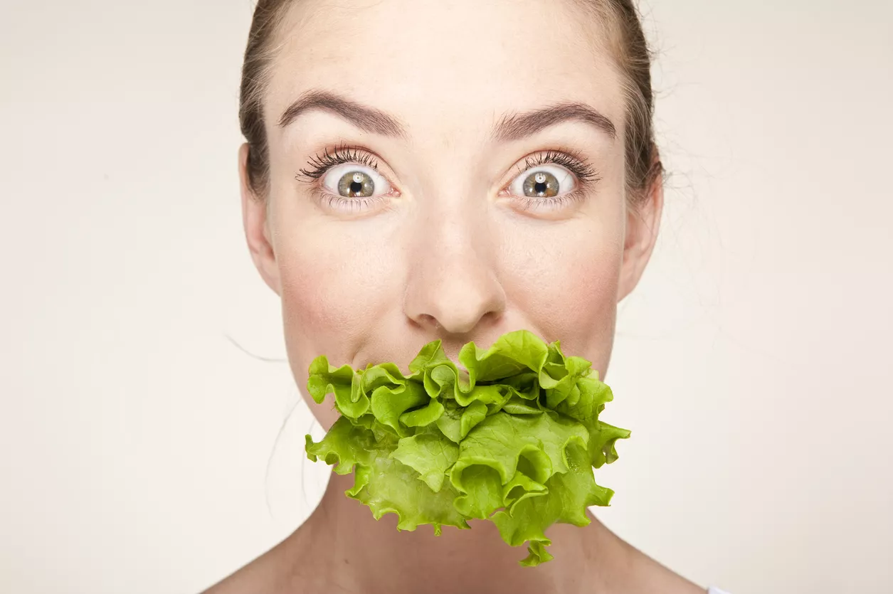 Στοματική υγεία: Είναι το μαρούλι πιο αποτελεσματικό από το στοματικό διάλυμα; Οι ερευνητές απαντούν