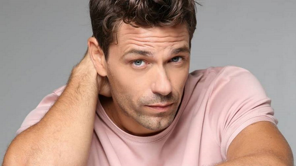 Αποστόλης Τότσικας: Η Ρούλα Ρέβη τον φωτογράφισε ολόγυμνο