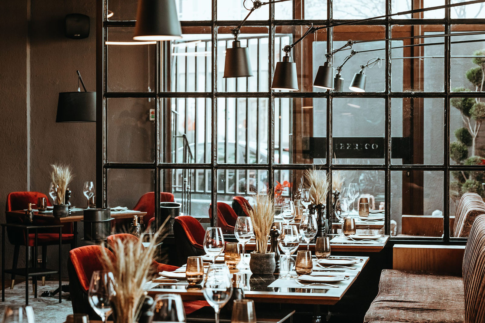 IBERICO: Ξυλόφουρνος, μία αιωνόβια μοναστηριακή πόρτα και μοναδικές κοπές! 