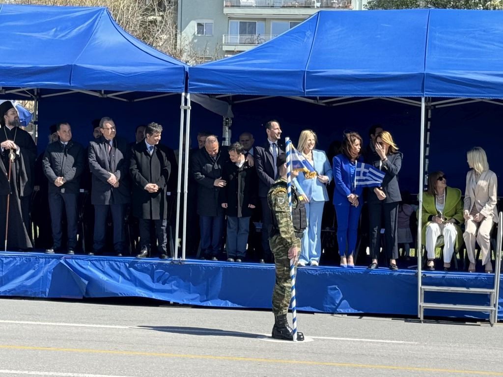 Θεσσαλονίκη: Η συγκινητική κίνηση του Στ. Αγγελούδη στην παρέλαση της 25ης Μαρτίου