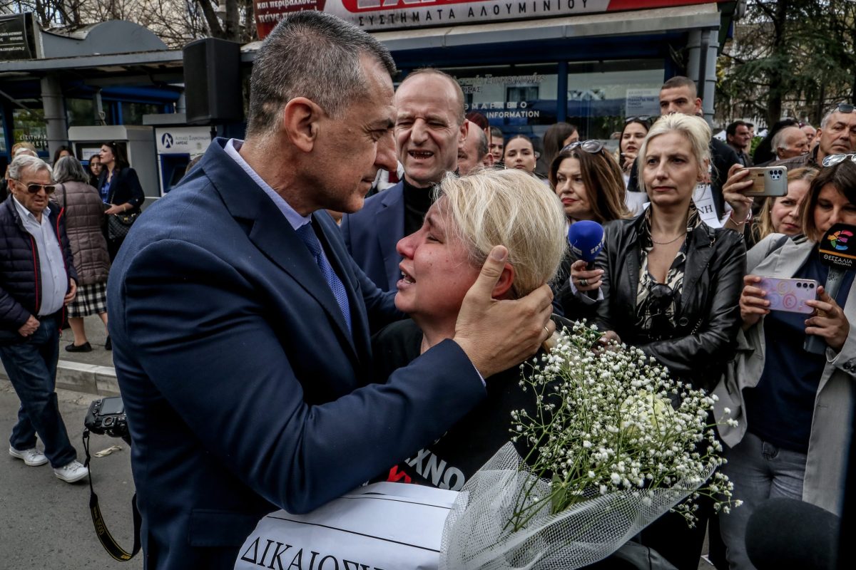 Μητέρα Κλ. Λάτα – Τέμπη: Η κόρη μου έγινε στάχτη σε 6 δευτερόλεπτα – Το νεκροταφείο έγινε το δεύτερό μου σπίτι