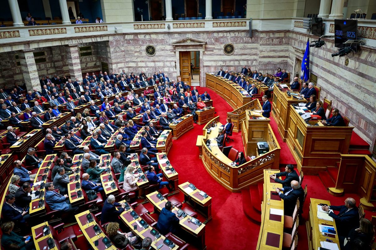 Βουλή: Κόντρα Τασούλα με Ζωή – «Μία ντουντούκα στην Κωνσταντοπούλου» (Video)