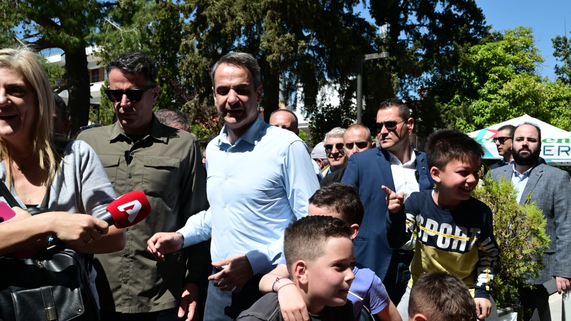 Στο Μοσχάτο ο Κυριάκος Μητσοτάκης: «Η προσοχή μας είναι στραμμένη στα προβλήματα της κοινωνίας» (ΦΩΤΟ)