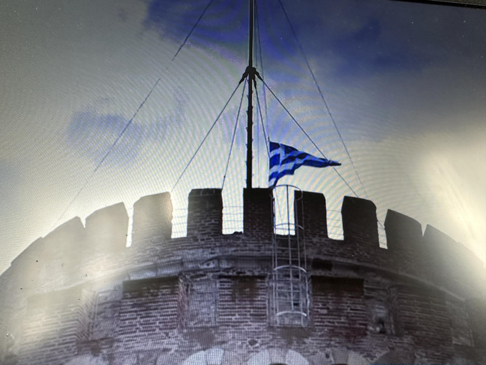 Θεσσαλονίκη: Η έπαρση της ελληνικής σημαίας στον Λευκό Πύργο (Video)