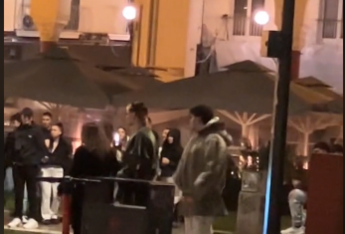 Θεσσαλονίκη: Βίντεο από τη στιγμή της επίθεσης στα τρανς άτομα στην πλατεία Αριστοτέλους