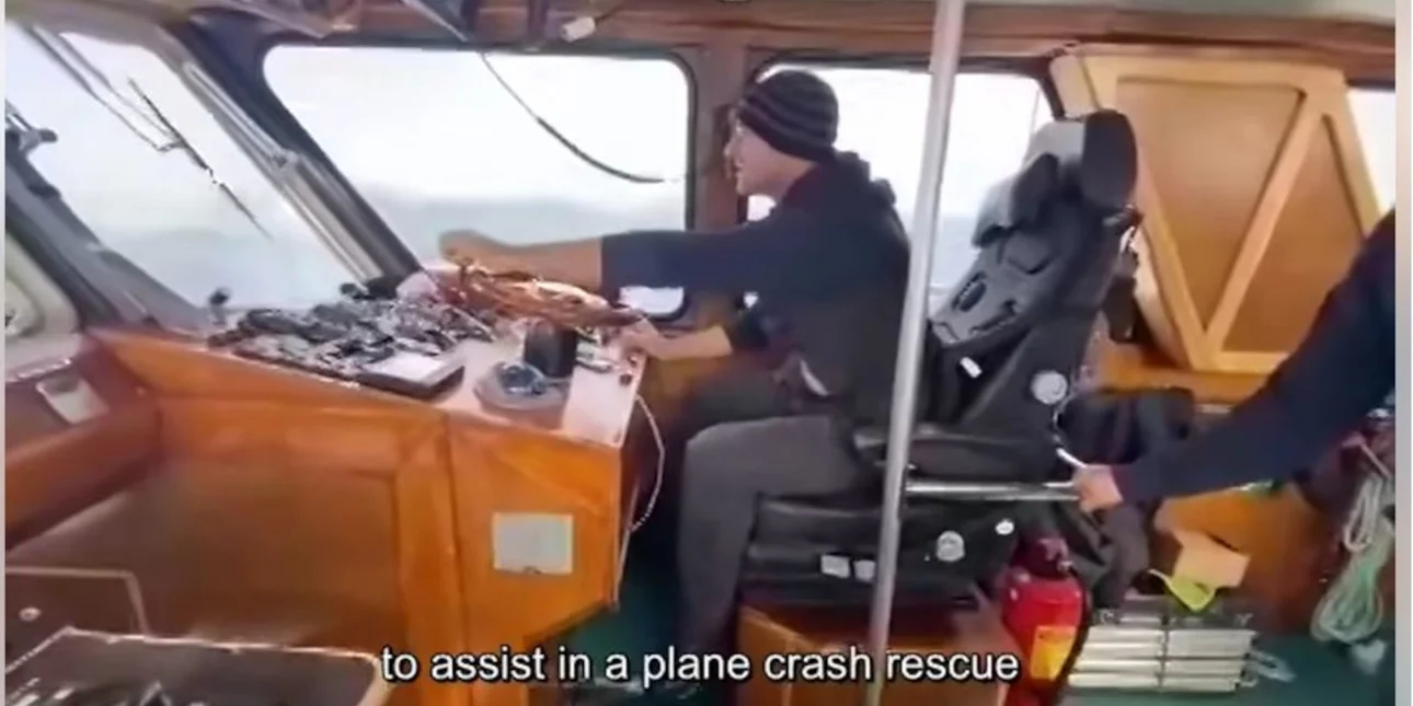 Πτώση F16: Τα μανιασμένα κύματα στη θάλασσα που έπεσε ο πιλότος – Βίντεο από σκάφος που έσπευσε για βοηθεια