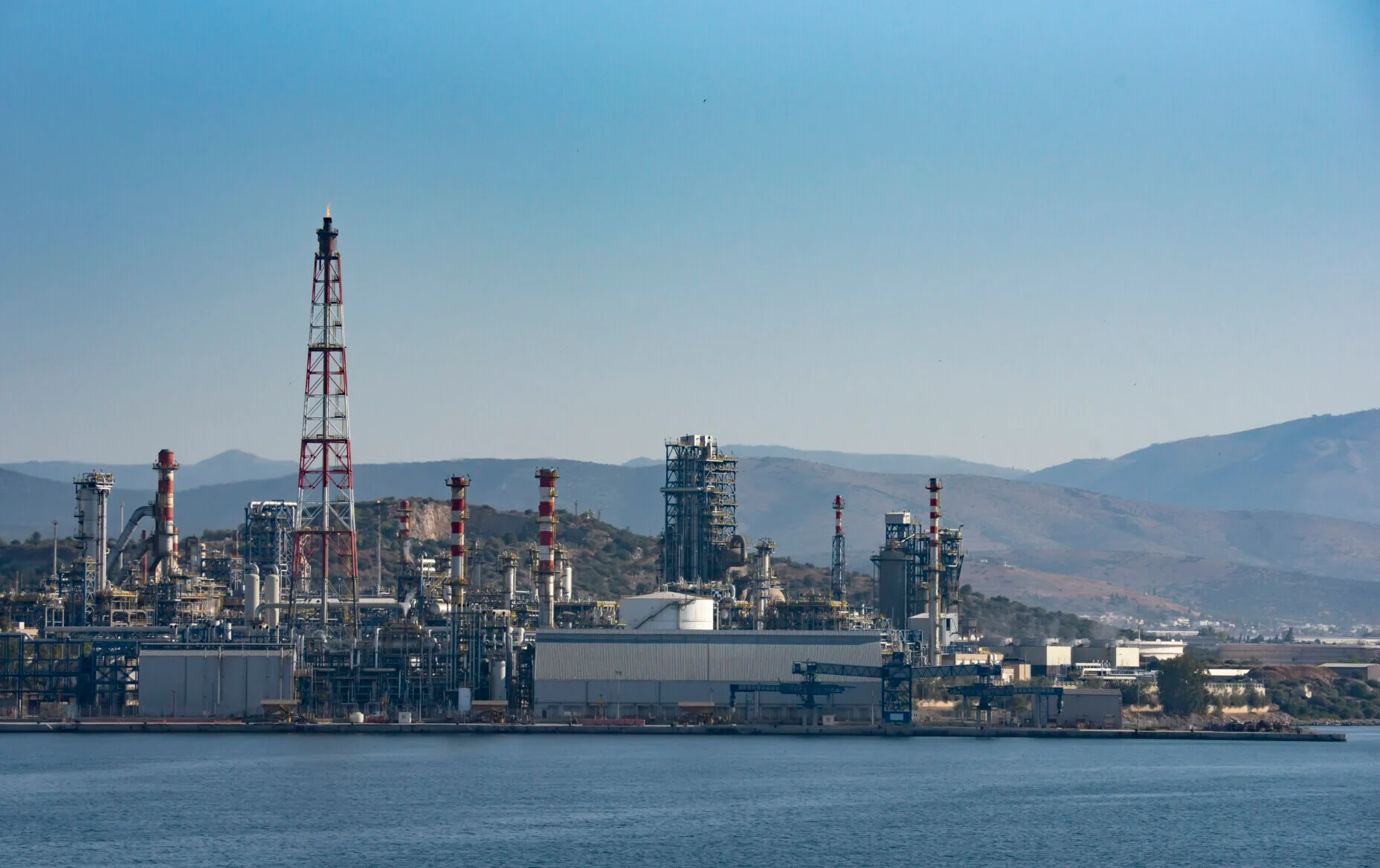 Helleniq Energy: Καθαρά κέρδη 606 εκατ. το 2023 – Συνολικό μέρισμα 0,90 ευρώ/μετοχή 