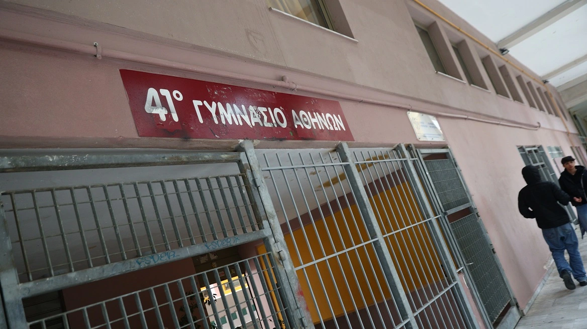 Ποινική δίωξη για απόπειρα ανθρωποκτονίας ασκήθηκε στον 19χρονο για την επίθεση σε σχολείο