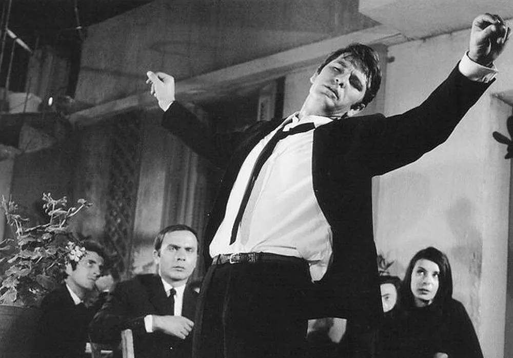 Ζεμπεκιές σ΄ αυτόν τον κόσμο τον καλό, τον χιλιομπαλωμένο