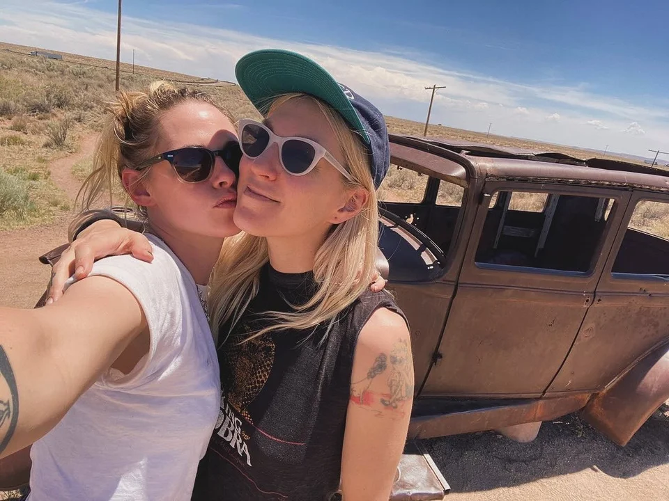 Έτοιμη να αποκτήσει παιδί με την αρραβωνιαστικιά της η Κρίστεν Στιούαρτ