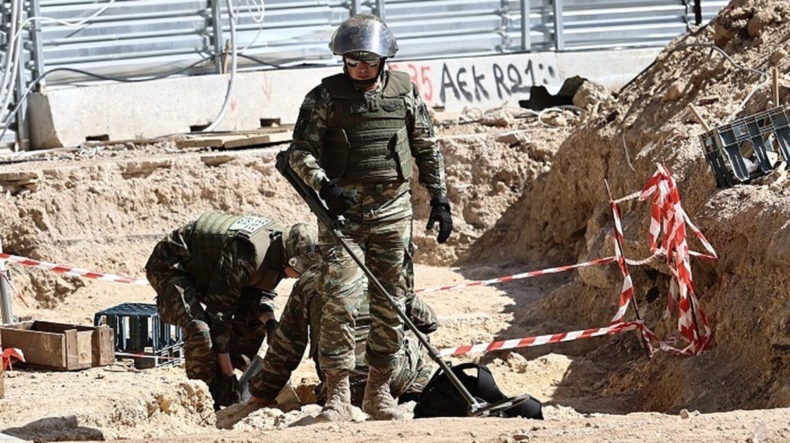 Βρέθηκαν εκατοντάδες βόμβες του Β’ Παγκόσμιου θαμμένες στο πρώην αεροδρόμιο στο Ελληνικό