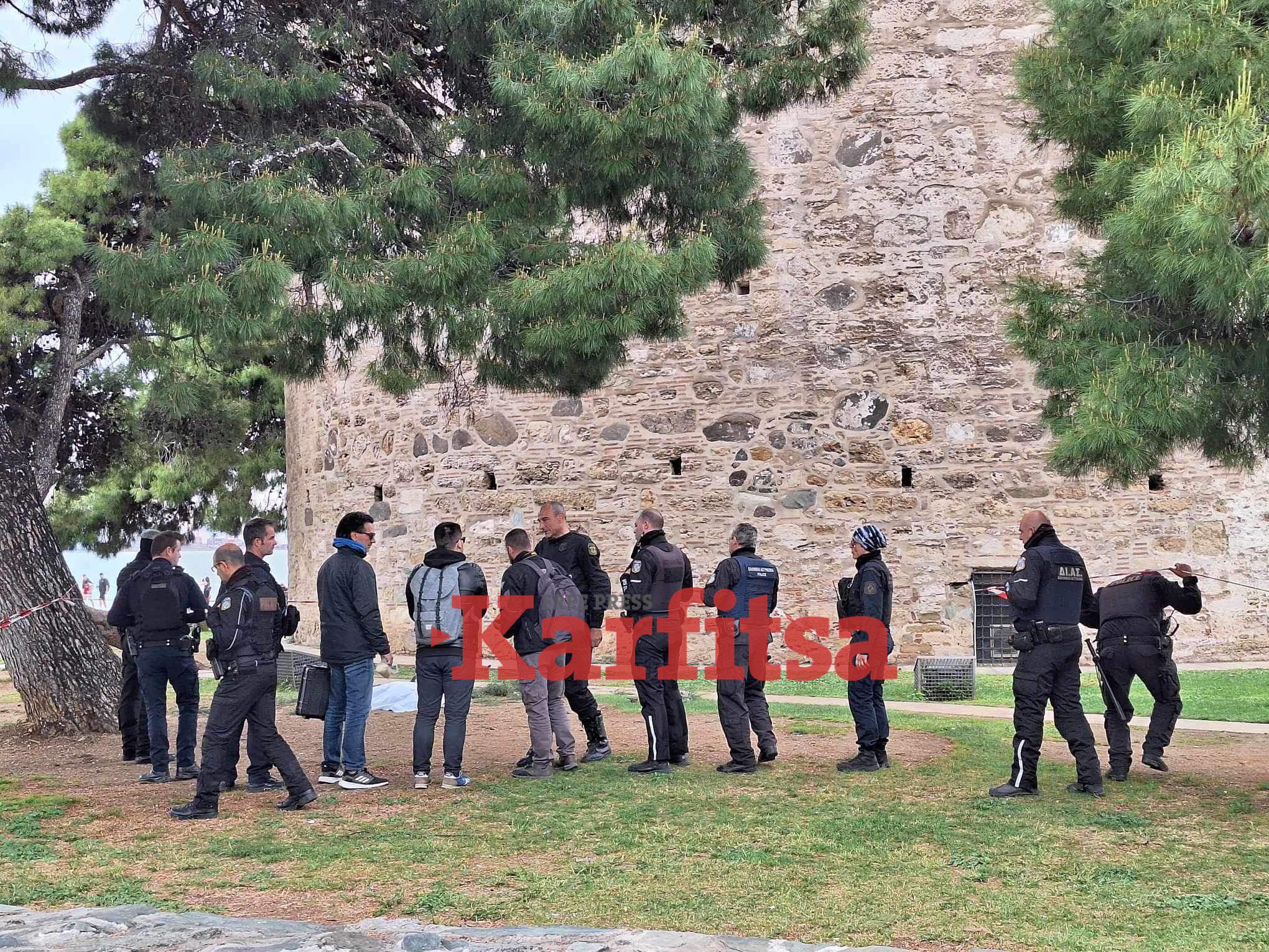 Λευκός Πύργος – Πτώση άνδρα: «Χτύπησε στο δέντρο, δεν ακούστηκε κραυγή», λέει αυτόπτης μάρτυρας (ΦΩΤΟ+Video)