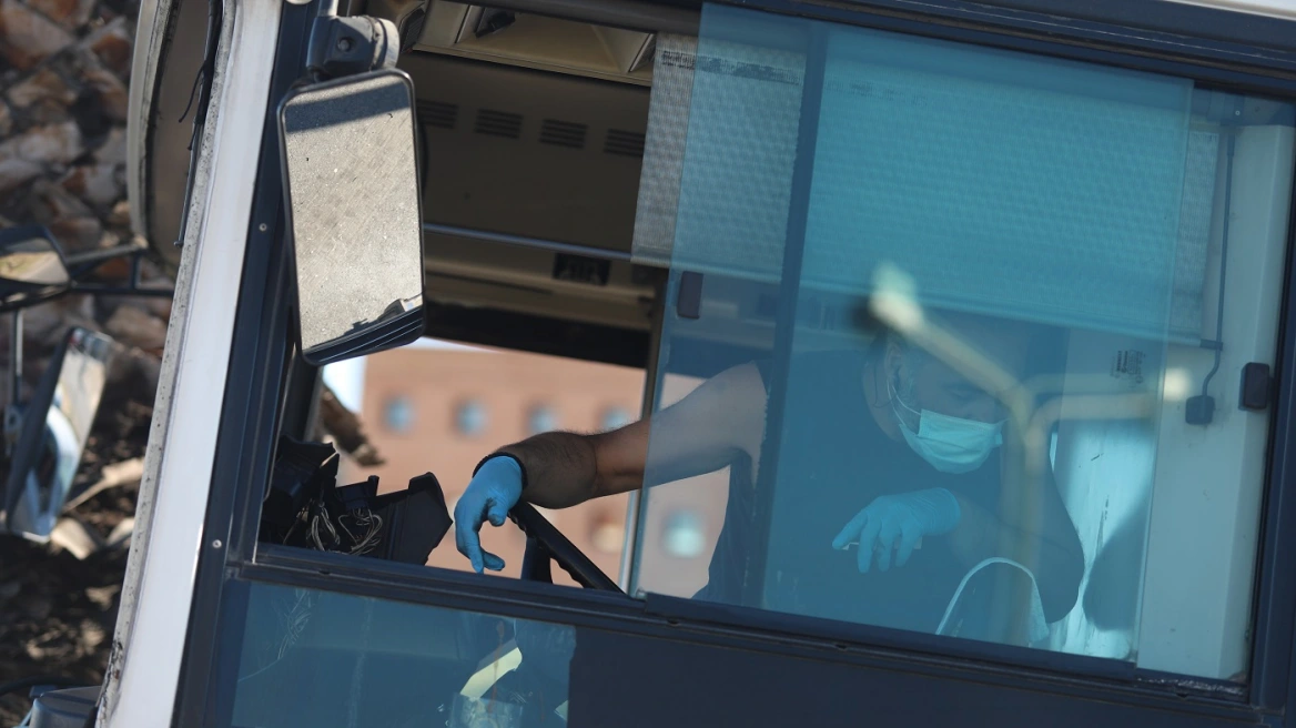 Λεωφορείο του ΟΑΣΑ έπεσε σε κολώνα στα Λιόσια – Πέντε τραυματίες