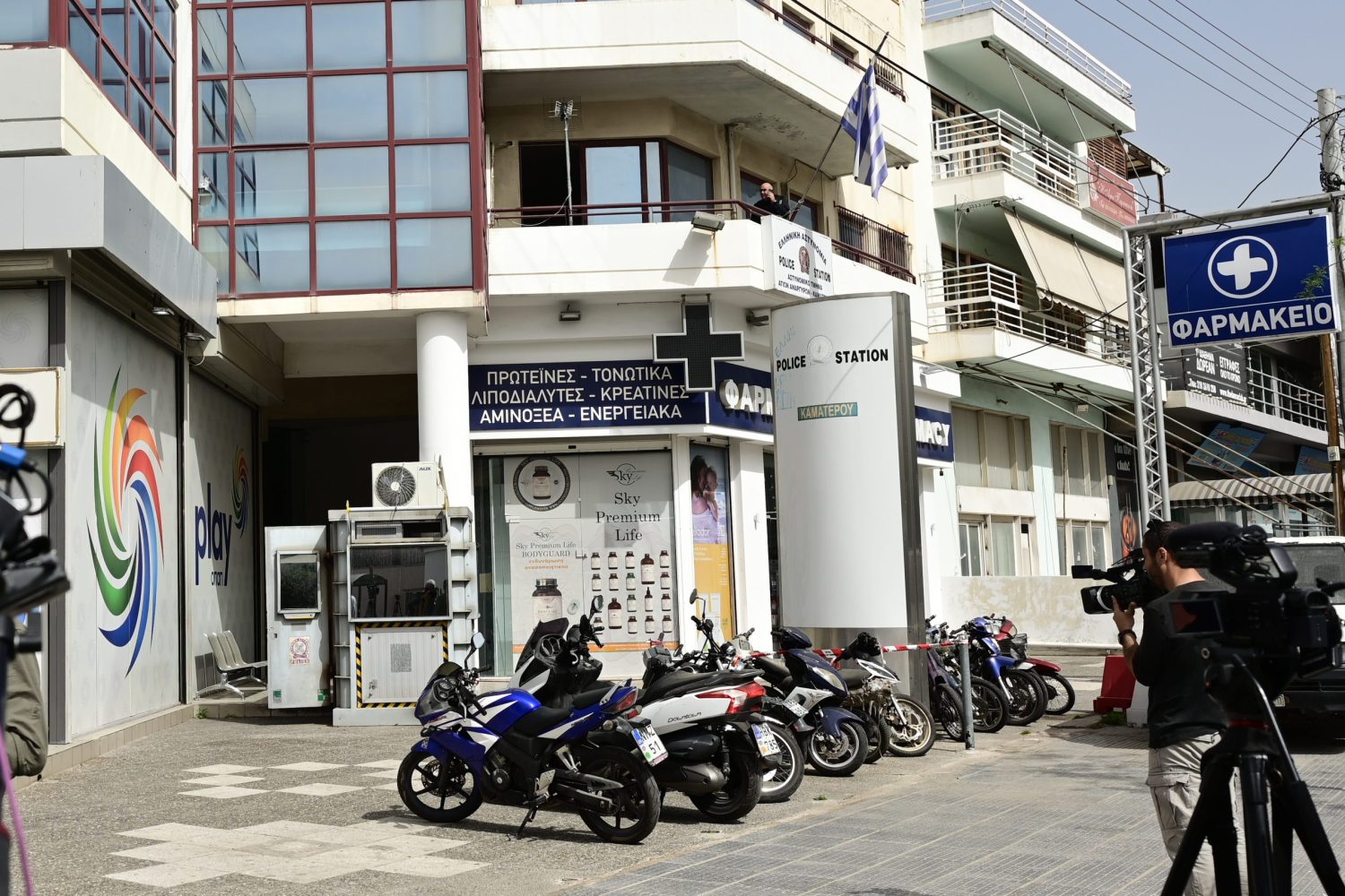 Άγιοι Ανάργυροι: «Πήγα μαυρισμένη από το ξύλο στο ίδιο τμήμα και με έδιωξαν» (Video)