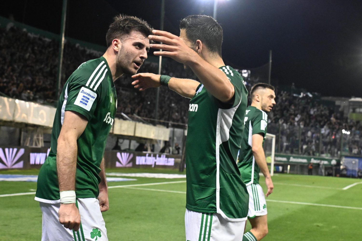 Παναθηναϊκός-ΑΕΚ (2-1): Νίκη με ανατροπή και νέος «χαμός» στα Play-Off της SuperLeague (Video)